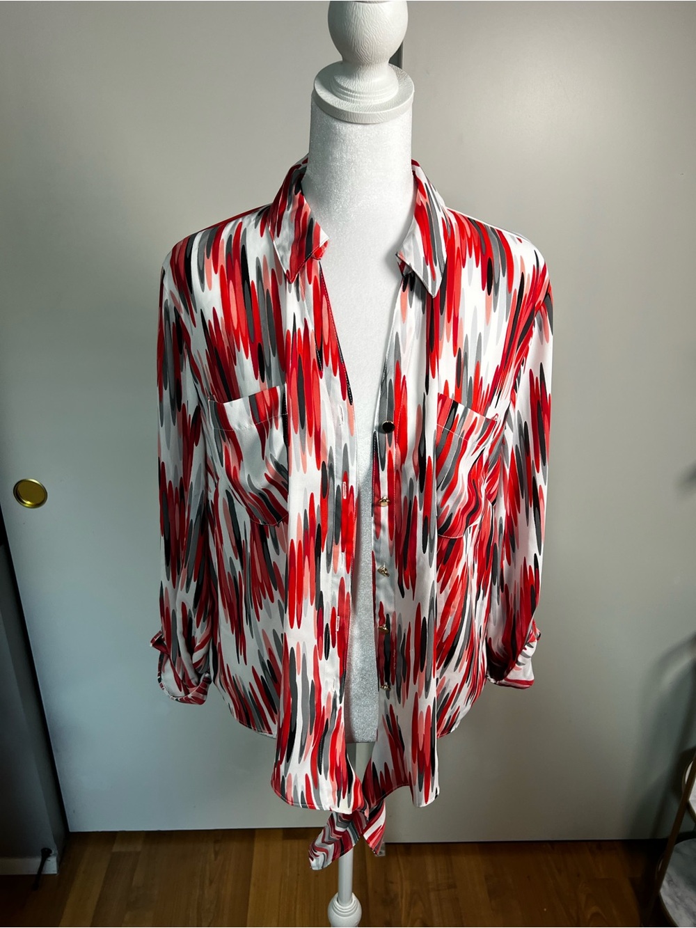 JM Collection Red, White & Black Abstract Brushstroke Tie-Hem Button-Down Shirt